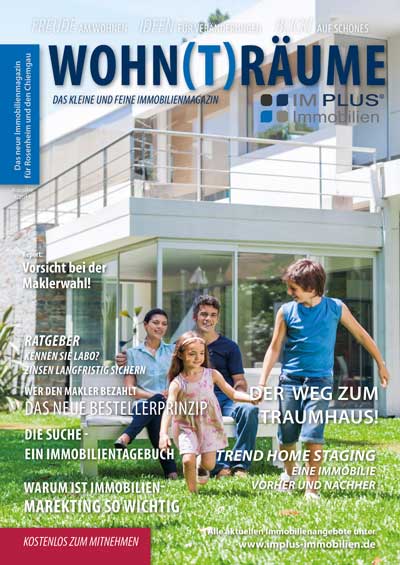 Im Plus Immobilien Magazin Wohnträume Cover - Familie im Garten vor einem Haus