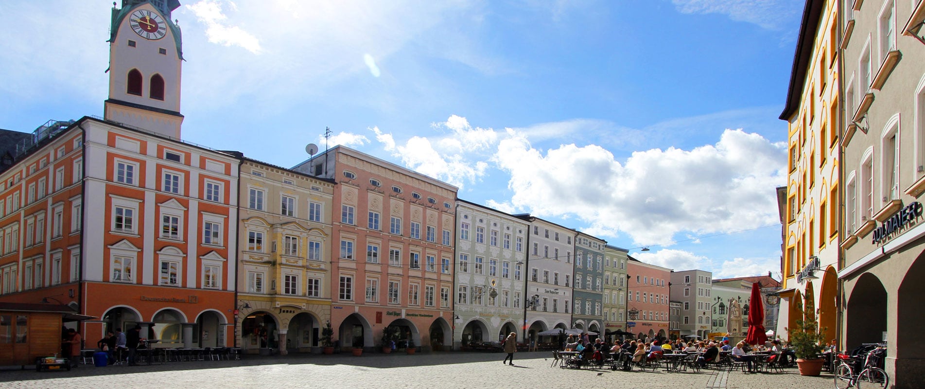 Rosenheimer Innenstadt mit Blick auf die Fußgängerzone am Max-Josefs-Platz