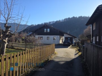 Sonnig und ruhig- seltenes und grundsolides Ein- oder Zweifamilienhaus für individuelles Wohnen!, 83088 Kiefersfelden, Zweifamilienhaus